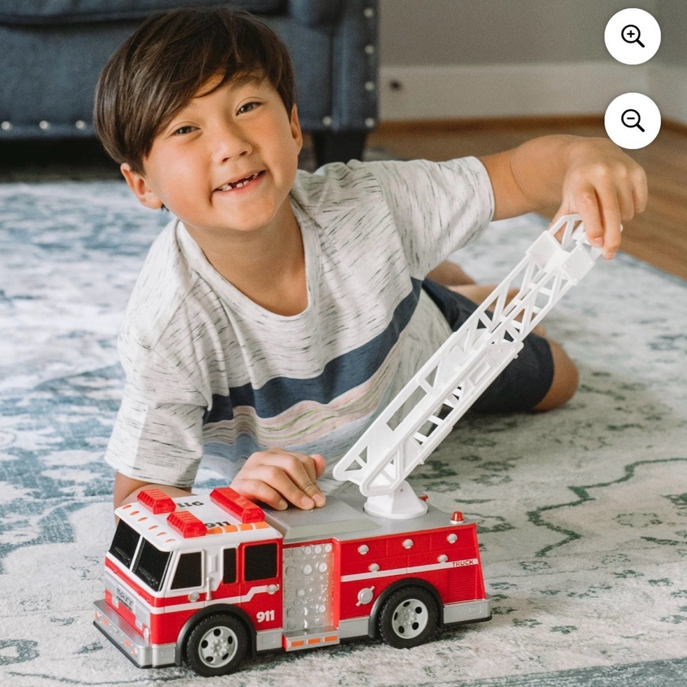 Maxx Action Large Firetruck w/ Extendable Ladder - Picture 3 of 5
